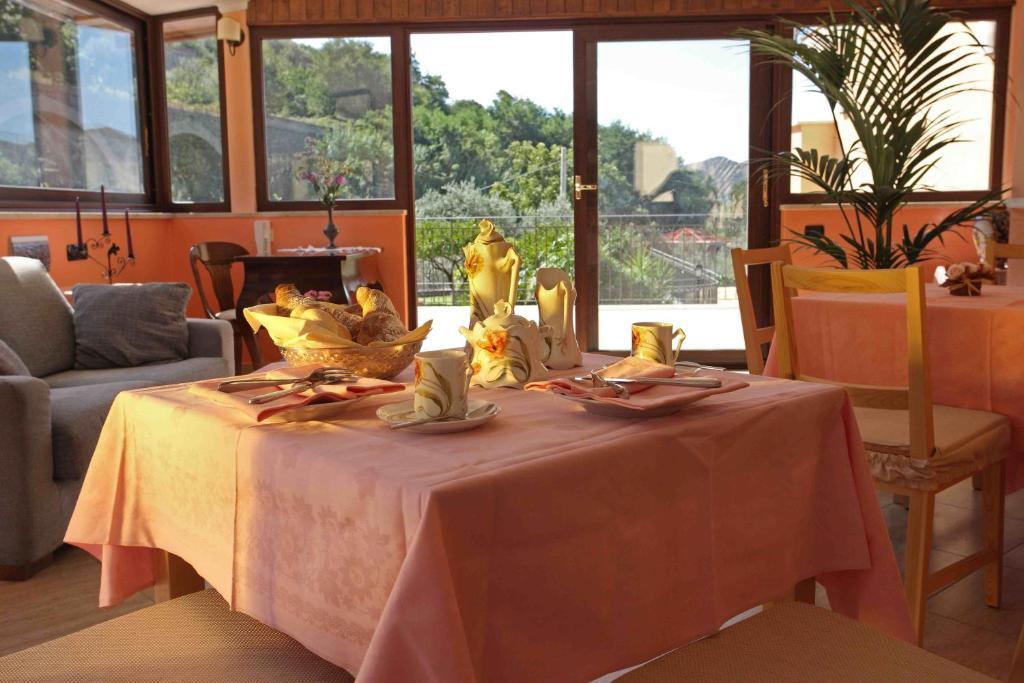 Villa Veronica Giardini Naxos Bagian luar foto