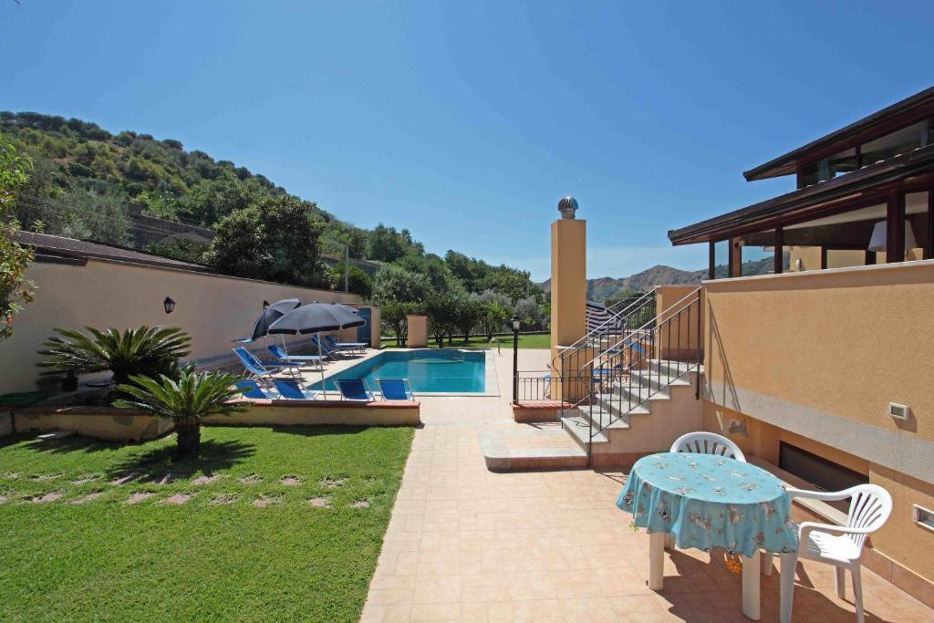 Villa Veronica Giardini Naxos Bagian luar foto