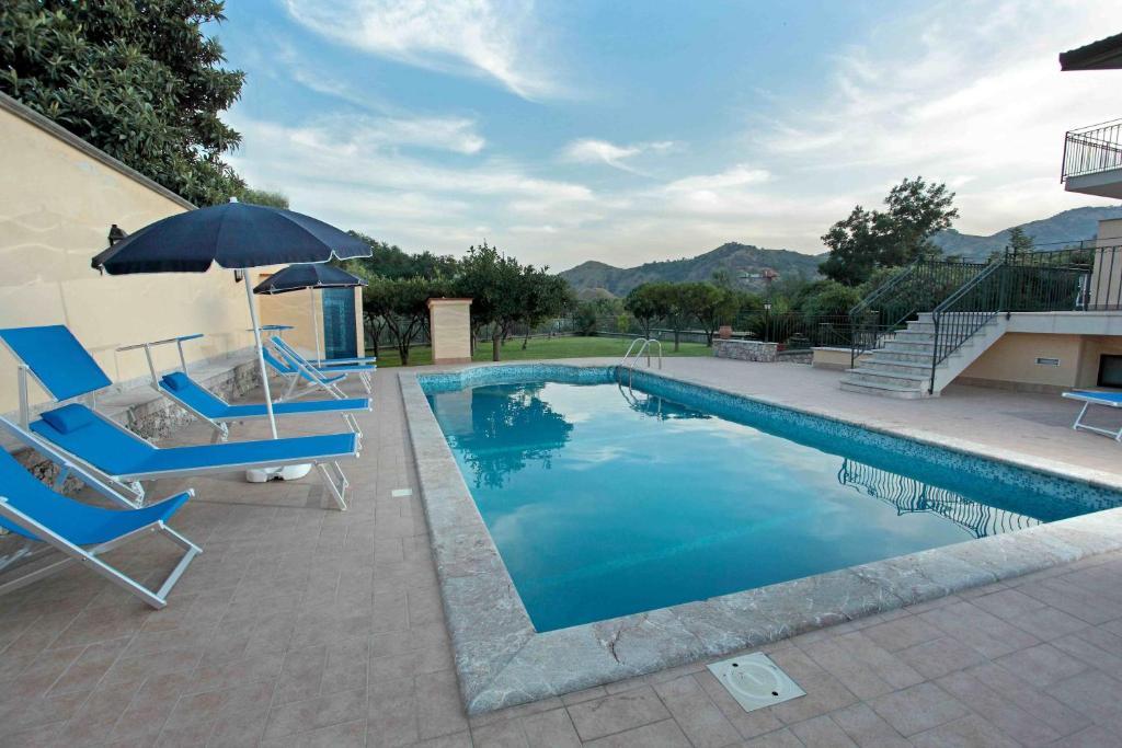 Villa Veronica Giardini Naxos Bagian luar foto