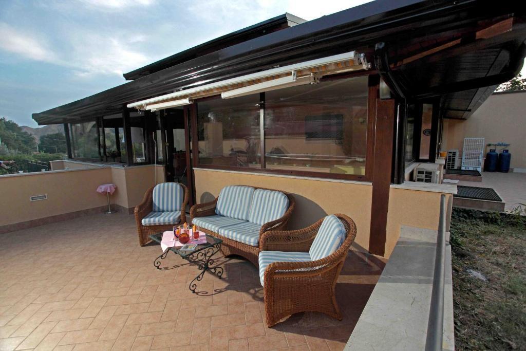 Villa Veronica Giardini Naxos Bagian luar foto