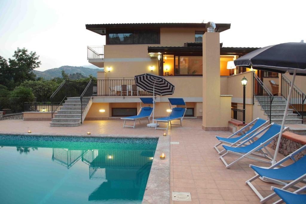 Villa Veronica Giardini Naxos Bagian luar foto
